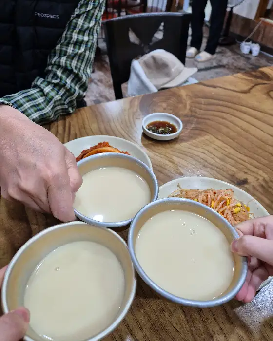 칼국수와 곁들여 먹는 콩나물 무침
