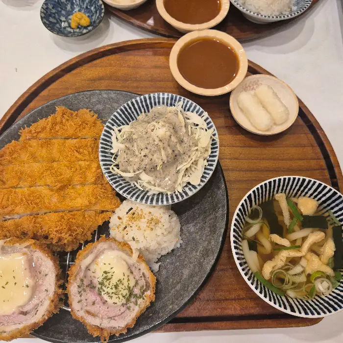 음식 세트 상차림