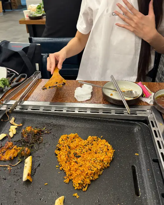 하트 모양으로 만들어진 볶음밥