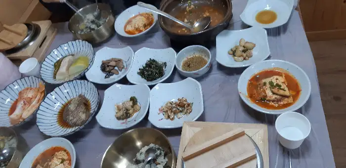 다양한 종류의 밑반찬