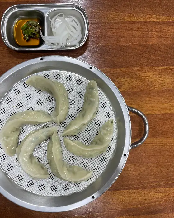 먹음직스러운 육전밀면