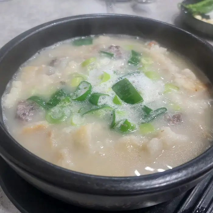 마늘순살국밥 클로즈업 사진