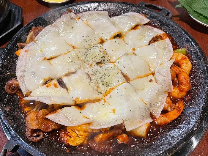 치즈가 녹아내린 쭈꾸미 볶음