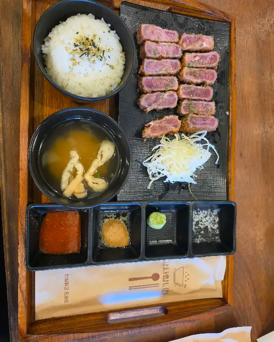 정갈한 규카츠 정식 세팅