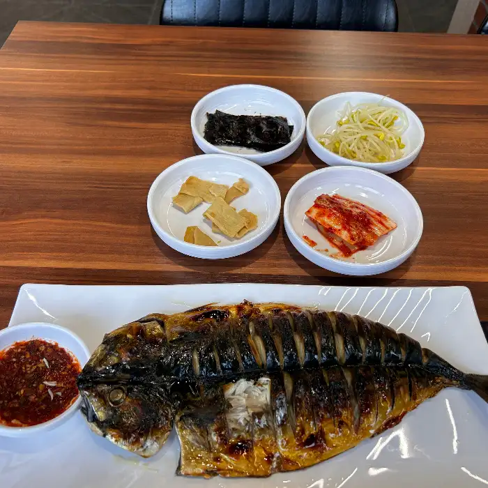 갓 지은 밥과 밑반찬