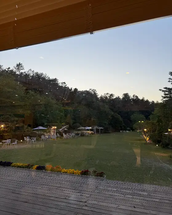카페 야외 정원