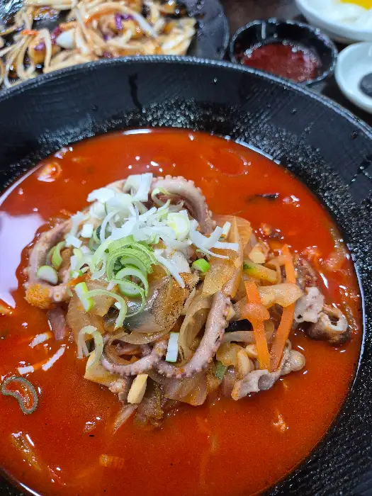 면발을 건져 올린 짬뽕