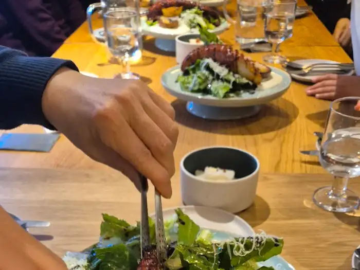 식사하는 모습