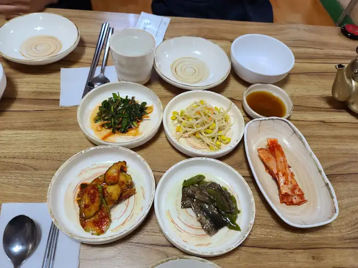다양한 밑반찬들