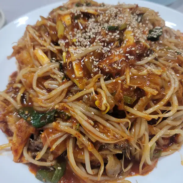 매콤한 해물찜 또는 찌개
