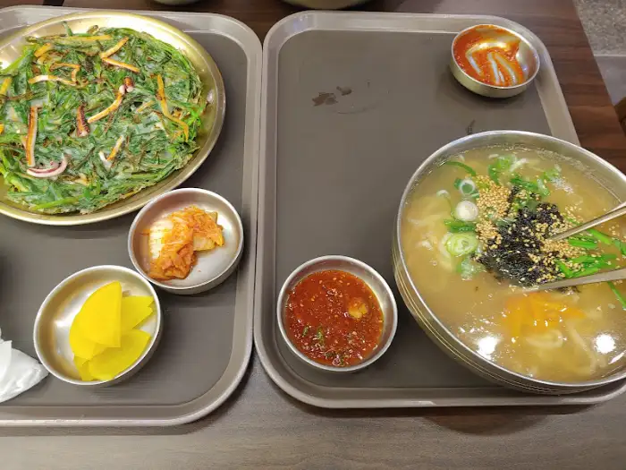 다옴 서면삼정타워점 음식 테이블 세팅
