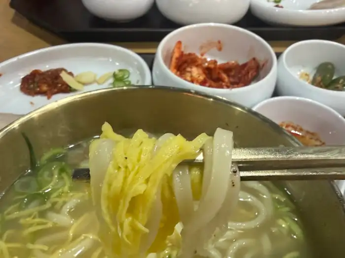 뼈탕밥 속 당면