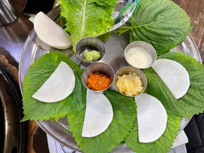 알쌈과 닭갈비