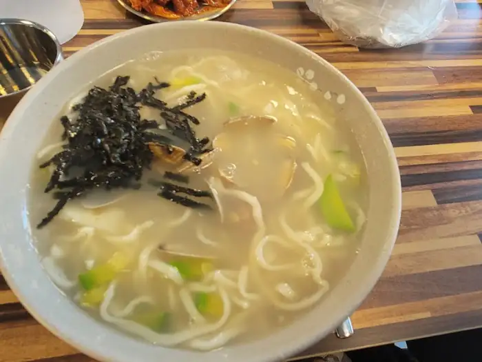 면발과 해물 이미지