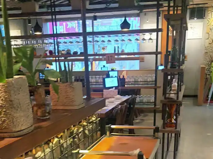 매장 내부 선반 디스플레이
