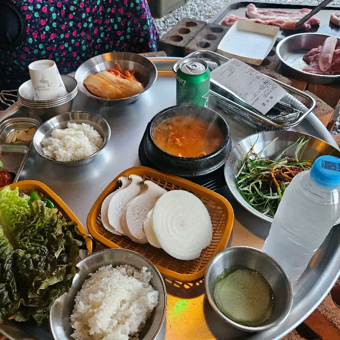 바베큐 테이블 세팅