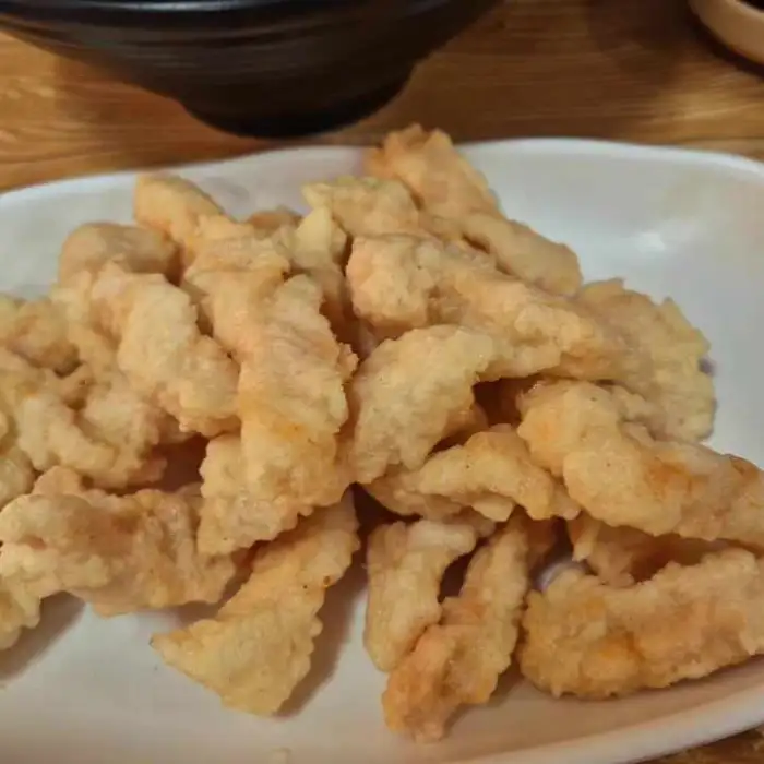 접시에 수북이 담긴 탕수육