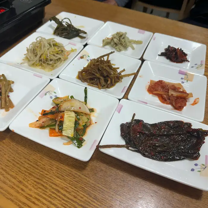 다양한 나물 반찬들