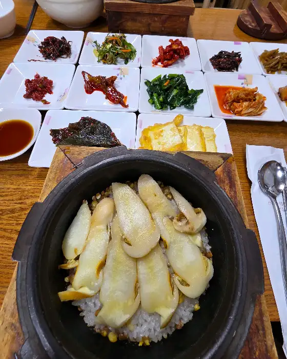 송이돌솥밥의 상세 모습
