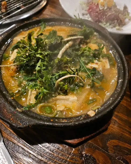 정갈하게 담겨 나온 비빔냉면