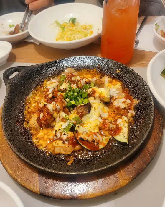 다양한 닭 코스 요리
