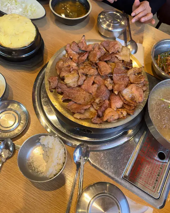 돈지돈지 테이블 세팅