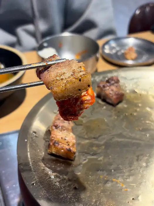 돈지돈지 고기 쌈