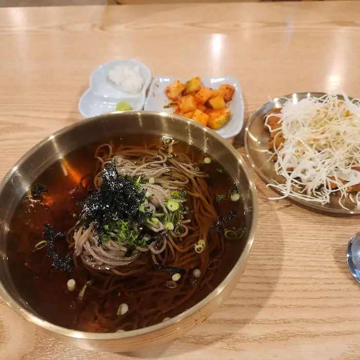 돈까스와 메밀모밀 항공샷 사진