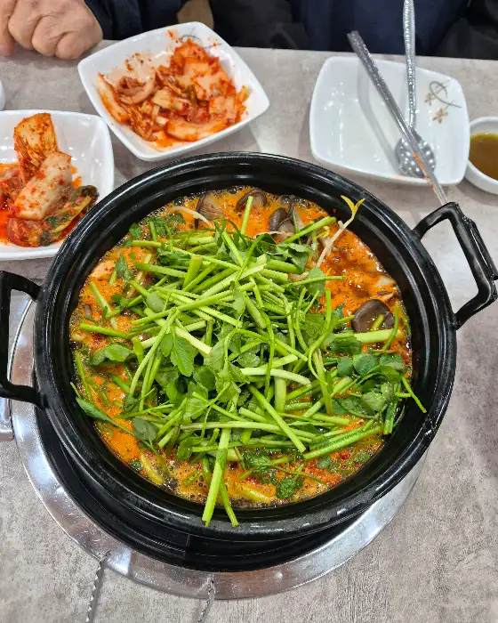 얼큰 칼국수 육수 클로즈업