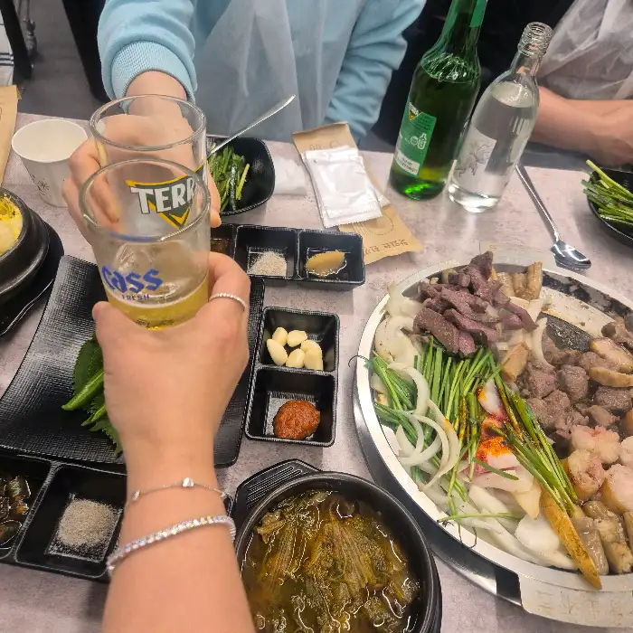잘 구워진 곱창 클로즈업 사진