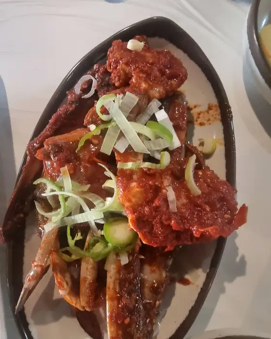 매콤한 양념의 조개 요리
