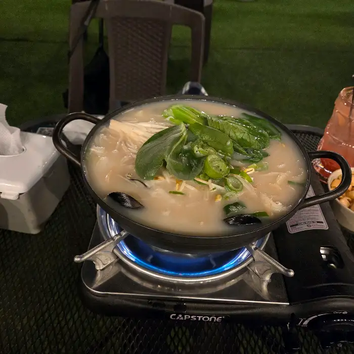 푸짐한 바지락 술찜과 시원한 국물