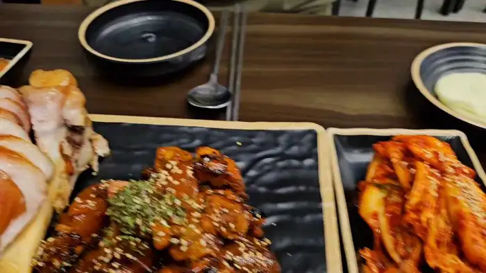 푸짐하게 차려진 족발 한상차림