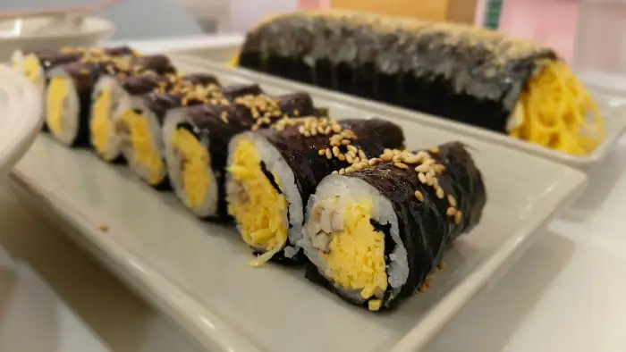 맛있게 차려진 분식 한 상