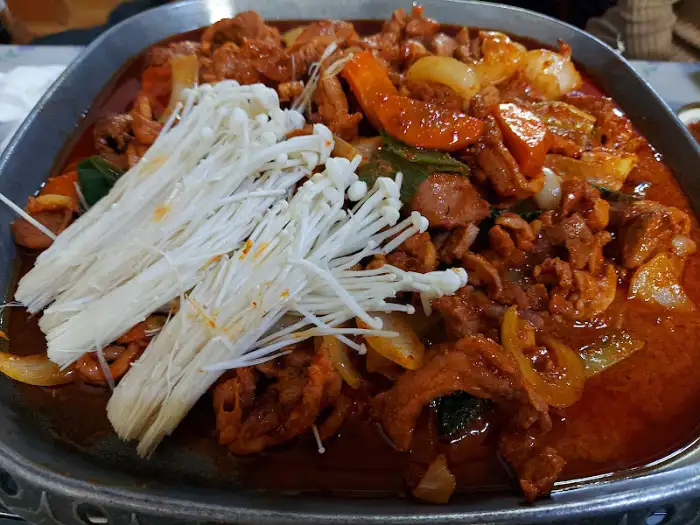 매콤한 양념의 오리주물럭