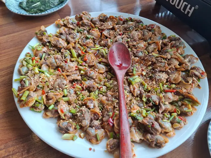 꼬막 비빔밥 근접 촬영