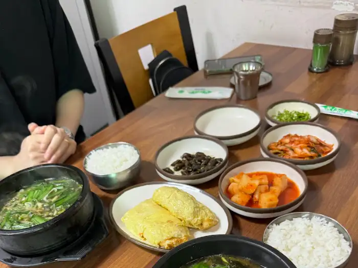 기본 반찬과 다슬기