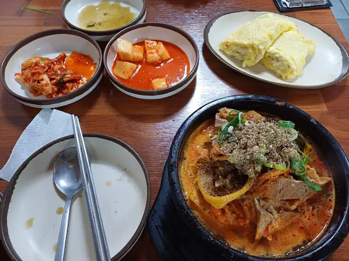 푸짐한 뼈다귀탕