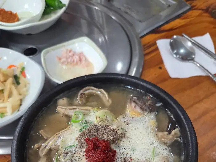 푸짐한 국밥 한 그릇