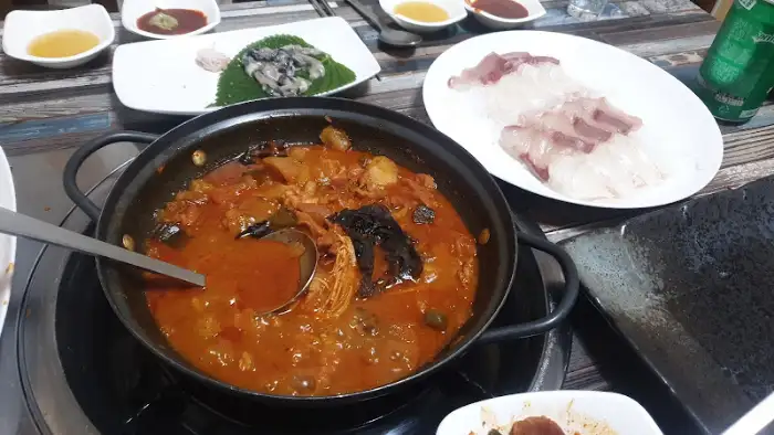 보글보글 끓는 찌개