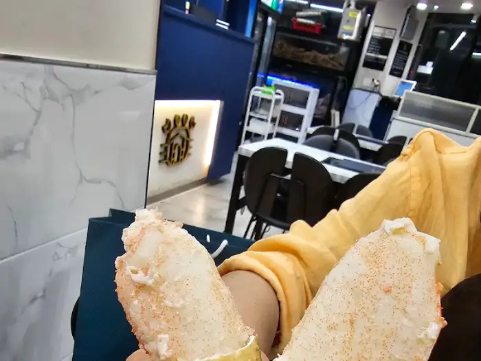 갓 쪄낸 대게 다리