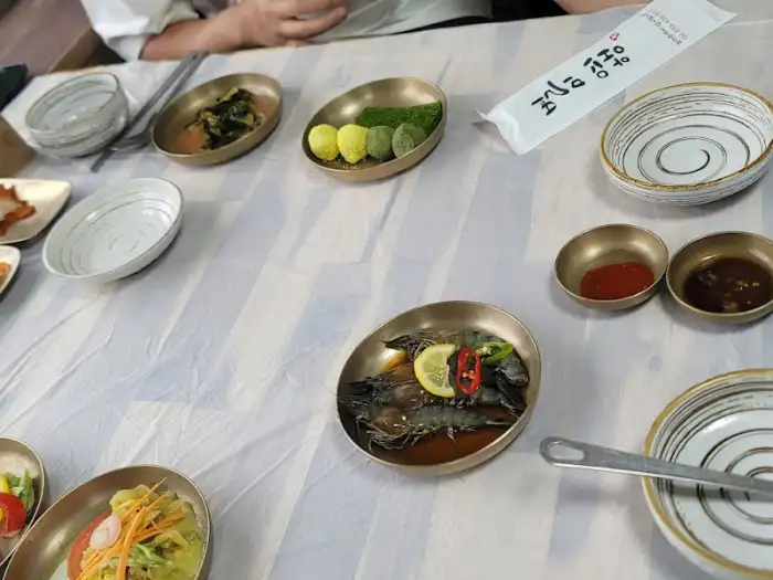 정갈하게 차려진 반찬 사진