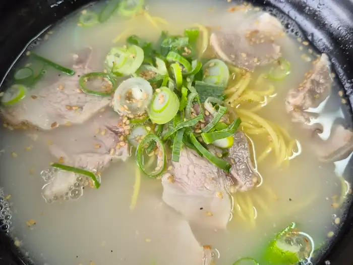고기 국수 근접샷