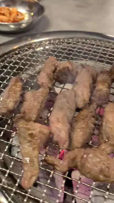 노릇하게 구워진 마늘 쪽갈비
