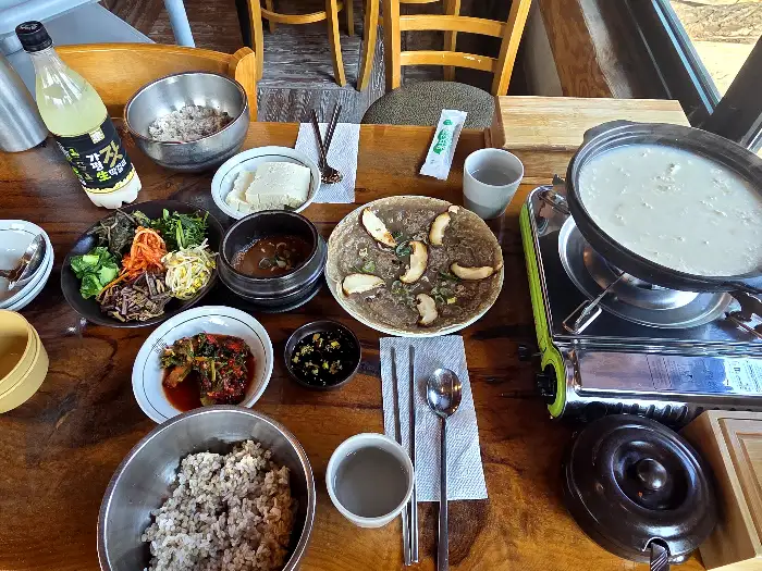 정갈하게 차려진 한상차림
