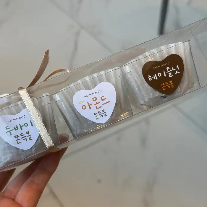 세 가지 맛의 두바이 쫀득볼이 담긴 선물 세트