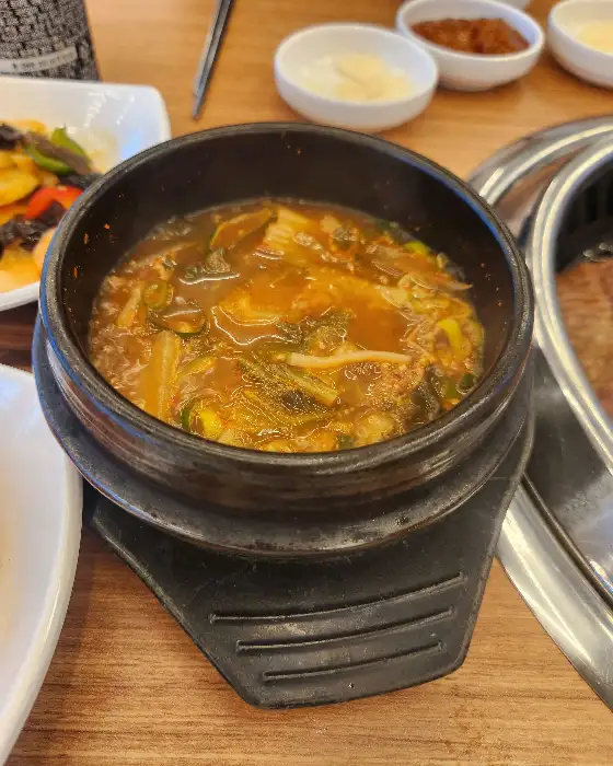 솔가숯불갈비 남원점의 얼큰한 갈비탕 한 그릇