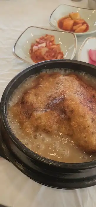 김이 모락모락 나는 삼계탕