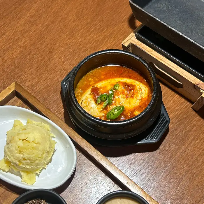 정통 된장찌개와 함께 나오는 반찬