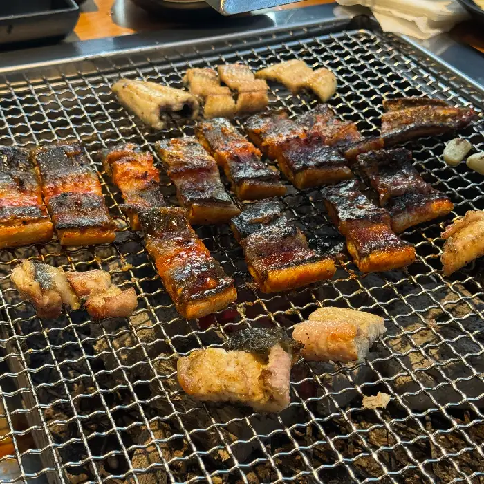 노릇하게 잘 구워진 장어 구이